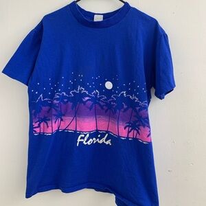 Vintage 90s wrap around Florida t shirt tagged size XL but fits more large
